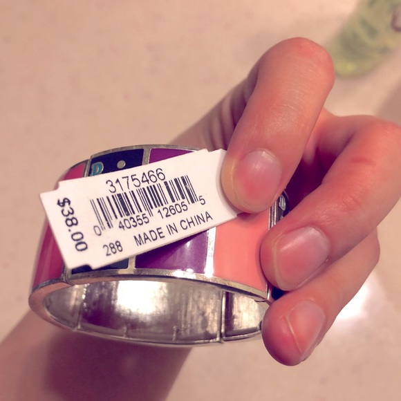 🍾 HOST PICK 🍾 🛼 “D” Multi-Colored Fashion Bracelet 🛼 - Picture 7 of 7